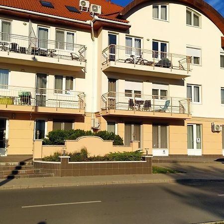 Gabi & Gabi Apartments Хайдусобосло Экстерьер фото
