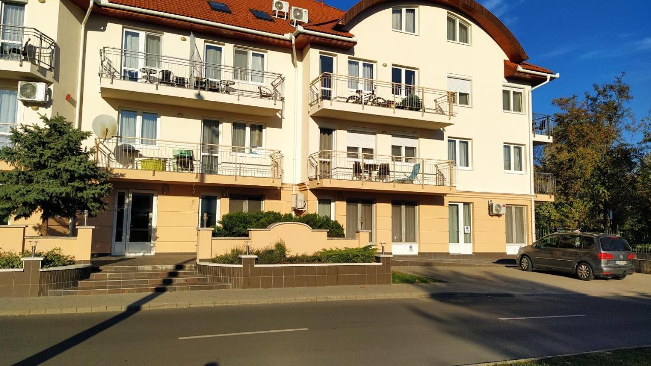 Gabi & Gabi Apartments Хайдусобосло Экстерьер фото